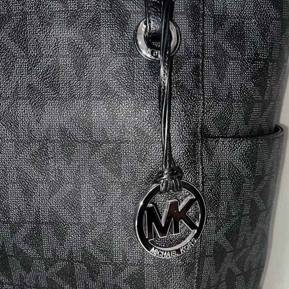 Large Michael Kors Tote - Picture 2 of 10